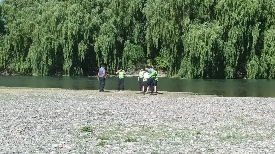 Continúa la búsqueda de Yessica, la niña desaparecida en el río Limay