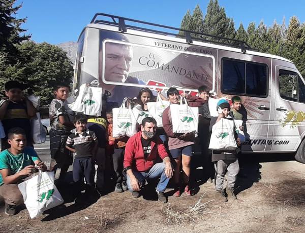 Recorrido en imágenes de campañas de El Comandante y Radio Puerto Argentino 