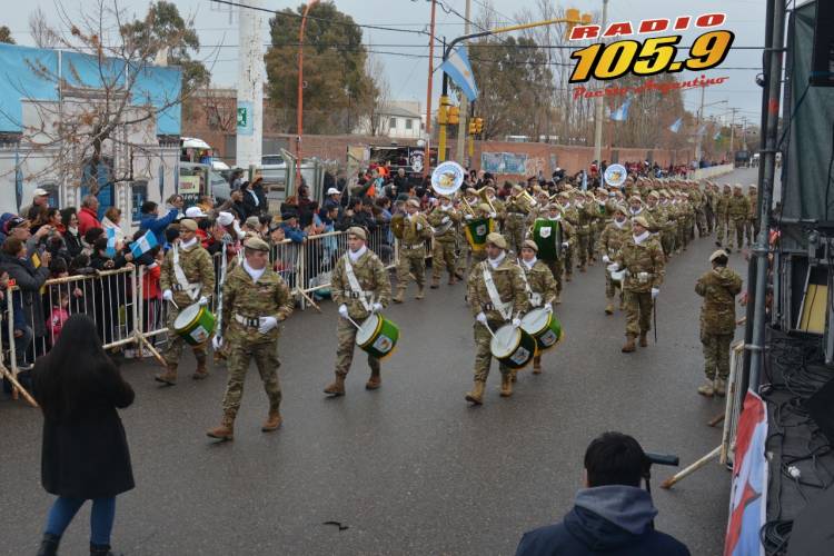 Desfile y Jura de la Bandera en Radio Puerto Argentino 