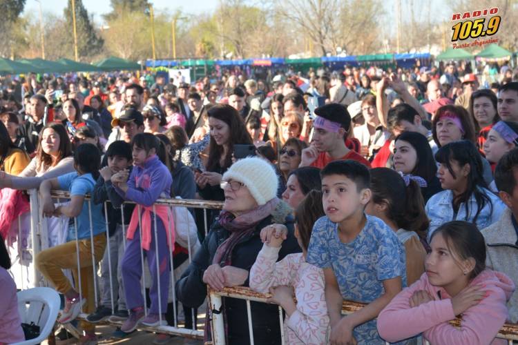 Más imágenes de festejos para los niños en Radio Puerto Argentino 